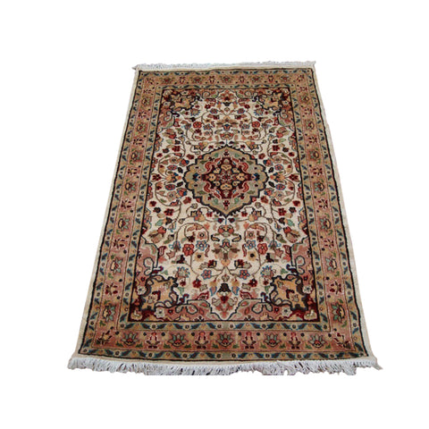 Love Ivory Medallion Flowers Area Rug Wool Silk Hand Knotted Carpet (5 x 3)'