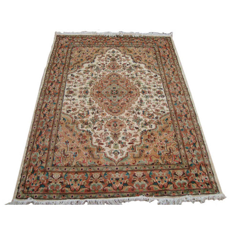 Gultarash Ivory Medallion Touch Flowers Rare Hand Knotted Area Rug Wool Silk Carpet (6 x 4)'